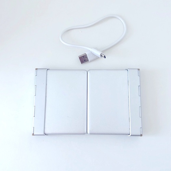 B.O.W Bluetooth Keyboard Foldable with charger - Picture 4 of 4